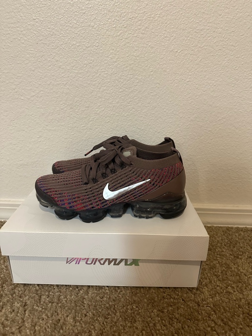 Nike women Maroon and White Flyknit VaporMax Sneakers 6.5